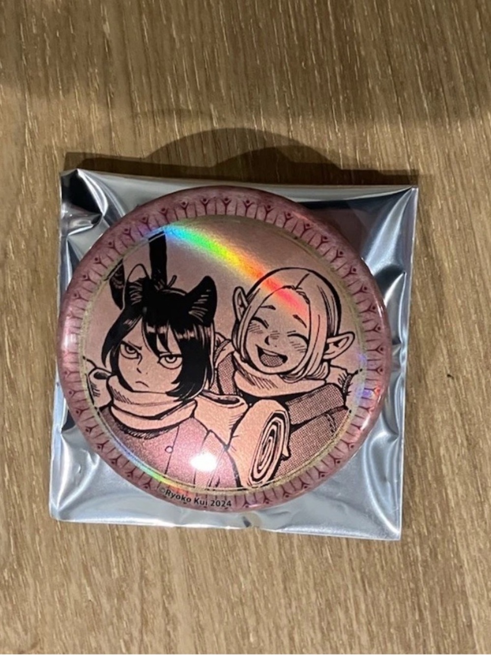 Delicious In Dungeon Marcille Izutsumi Holographic Button PinBadge Dungeon Meshi